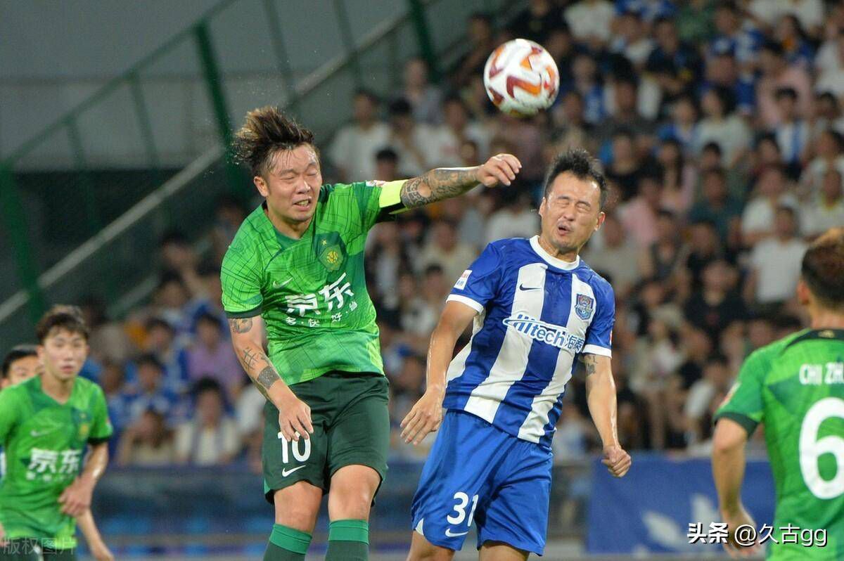 细心的观众很容易抓住这种不相似，顺便插句，《普利什文的纸眼睛》里没有这种不相同那部影片里戏剧新手法与导演的风格公式完全符合。